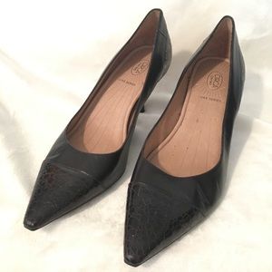 Circa Joan and David luxe black heels size 9